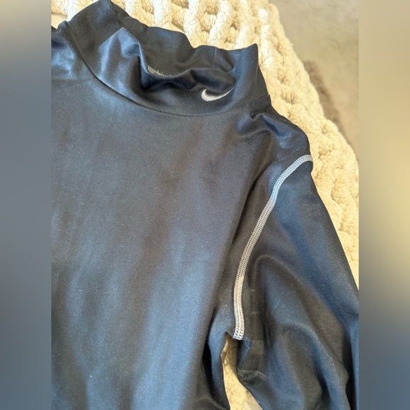 LOT of nike and under armour clothing - Picture 13 of 16